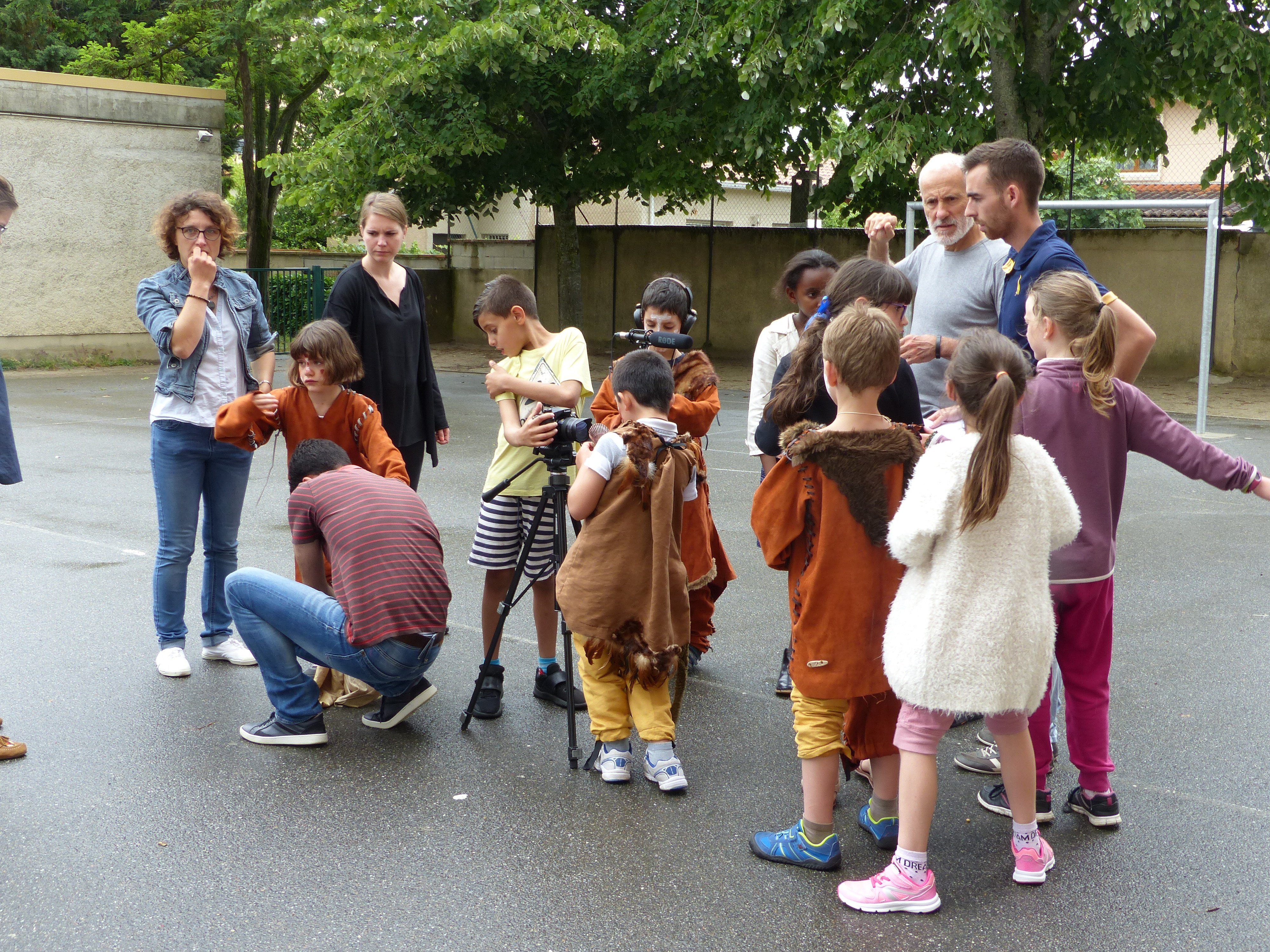 Tournage à l'école : scène cour de récréation